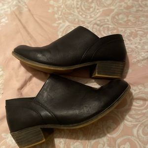 Dunes women’s boots 10